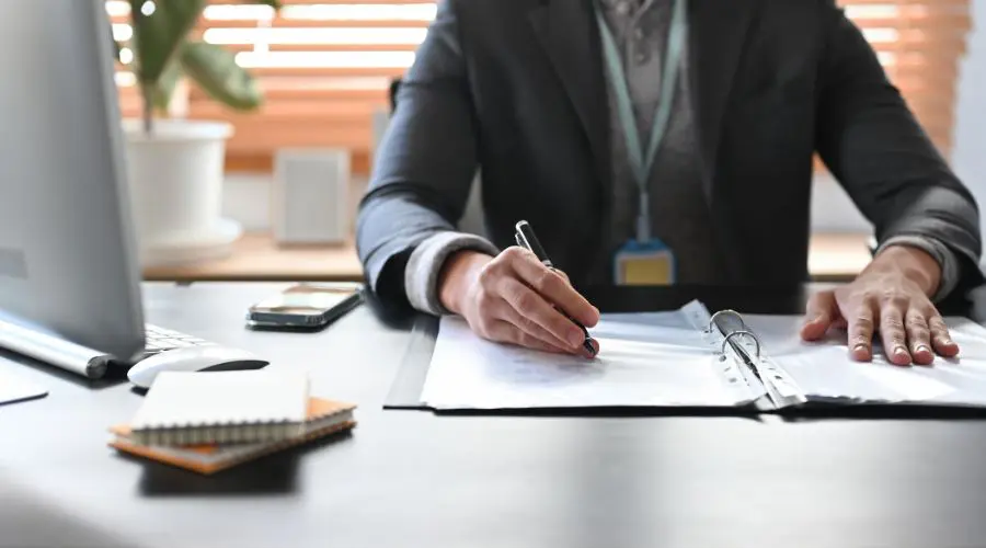 Travailleur assujetti à la Loi sur le RREGOP à son bureau